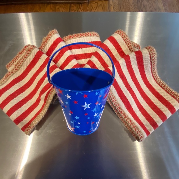 Table decor - Picture 2 of 3